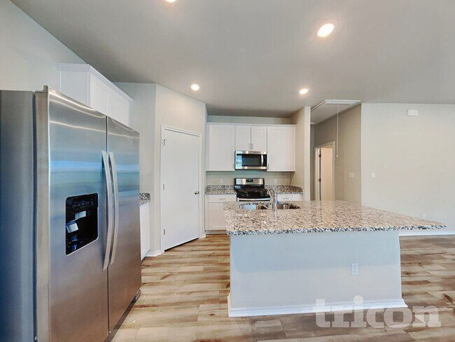 Photo - 5300 Saddle Clb Dr