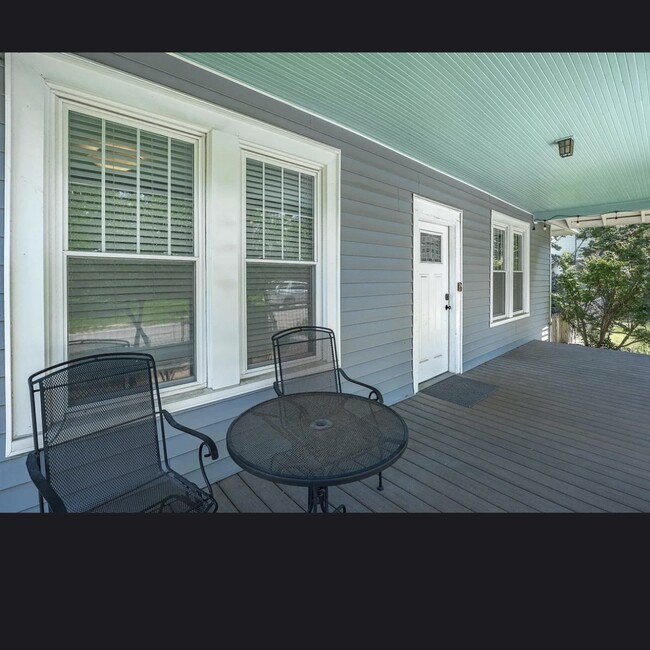 Photo - 326 Lyles St