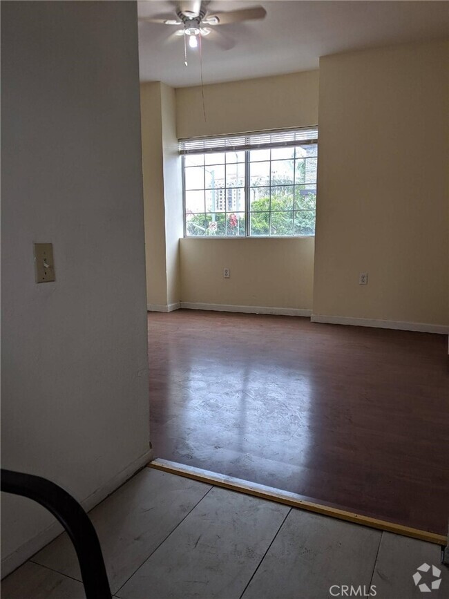 Building Photo - 643 E Broadway- Rental