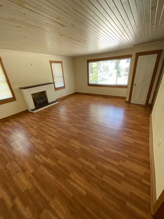 Photo - 408 E 16th St Unidad 408 E. 16th St