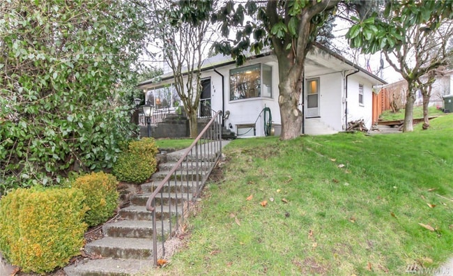 Photo - 120 Kennebeck Ave S
