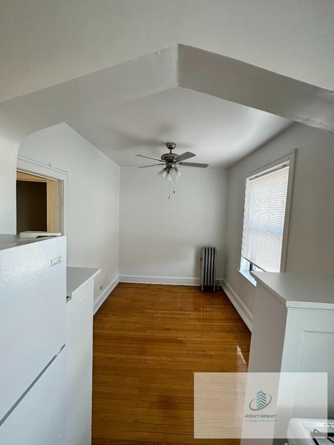 4055-63 N Elston