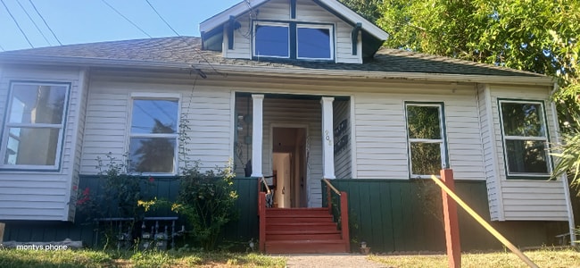 Building Photo - 908 15th St Rental