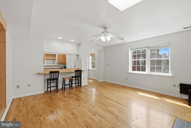 Building Photo - 1347 S 6th St Unit 2