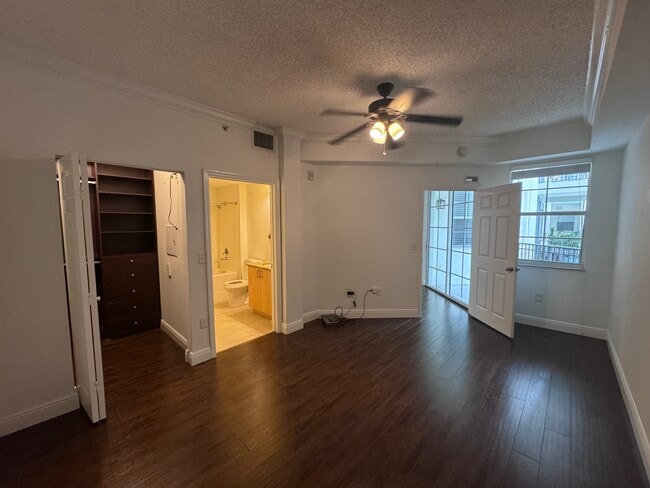 Photo - 533 NE 3rd Ave Unidad 315