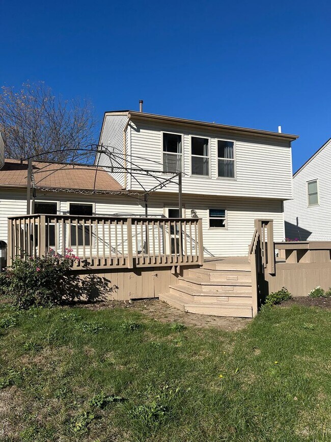 Photo - Welcome to this stunning 3 bed/3 bath sing...