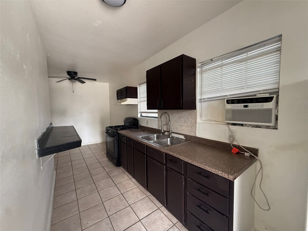 Photo - 938 Zoe St Unit 1