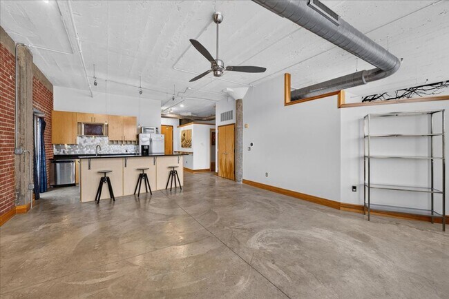 1627 Locust St