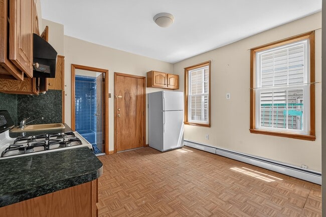 Building Photo - 25 W 15th St Unit #3