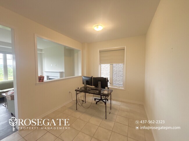 Photo - Spacious 3-Bedroom Detached Home with Garage & Backyard – Hamilton