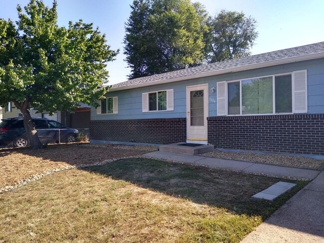 Building Photo - $1750 | 3BR/1BA | Spacious 3 Bedroom Home ...