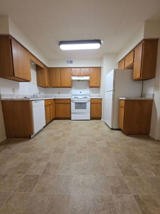 Photo - 611-615 N Greenwich Ave Unit 613