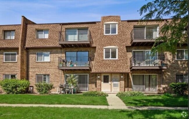 Building Photo - 2 Bedroom 1 Bath Condo in Des Plaines! Unit 2N