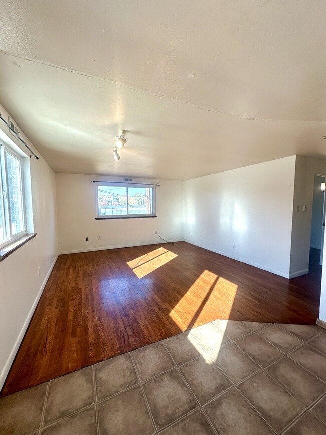 living room - 3140 N Clay St Apartments Unit 4