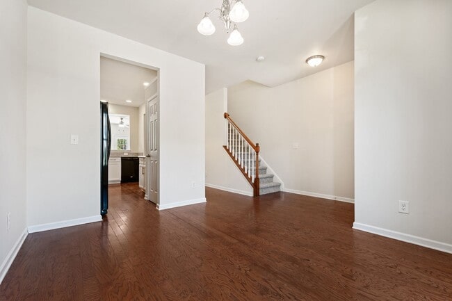 Photo - 100 Stratford Lakes Dr