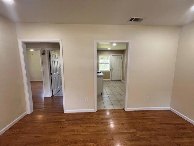 Photo - 715 Community St