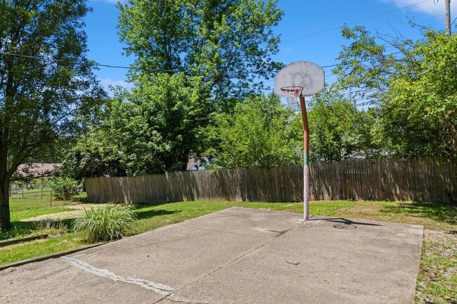 Photo - 717 N 12th St