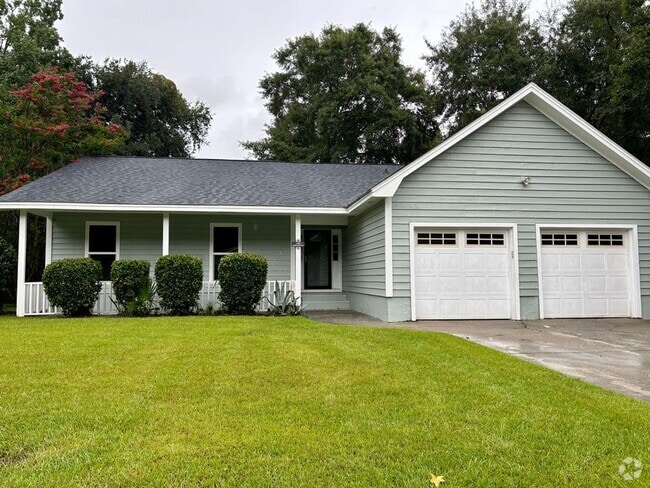 Building Photo - Available August 18th. REMODELED 3 BR/2 BA... Rental