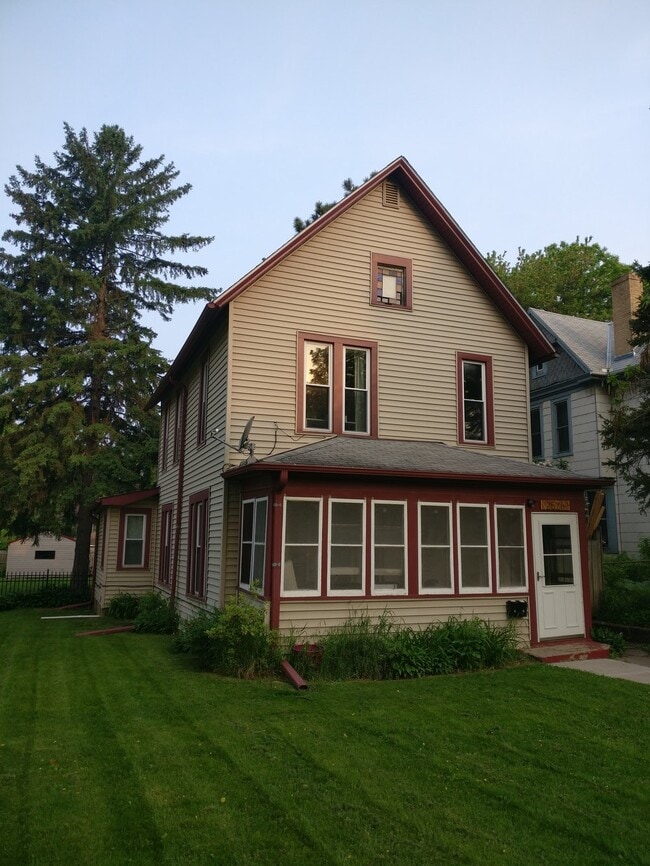 Photo - 2526 NE Taylor St