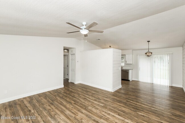 Photo - 764 Gelaso St SW