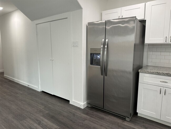 Photo - 7804 Crestview Dr Unit A