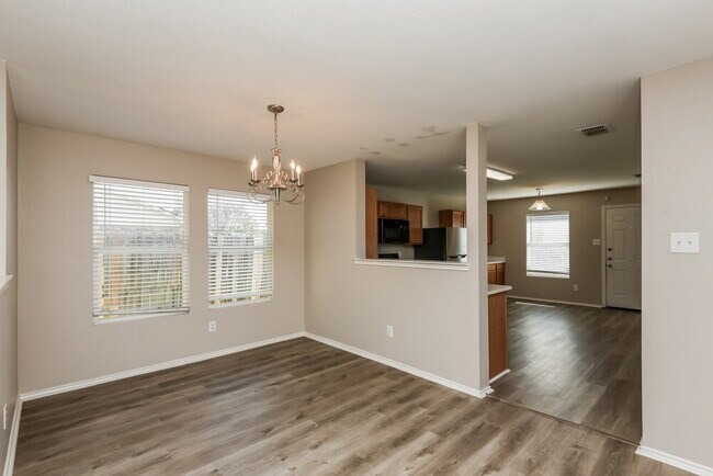 Photo - 1924 Kittredge Way