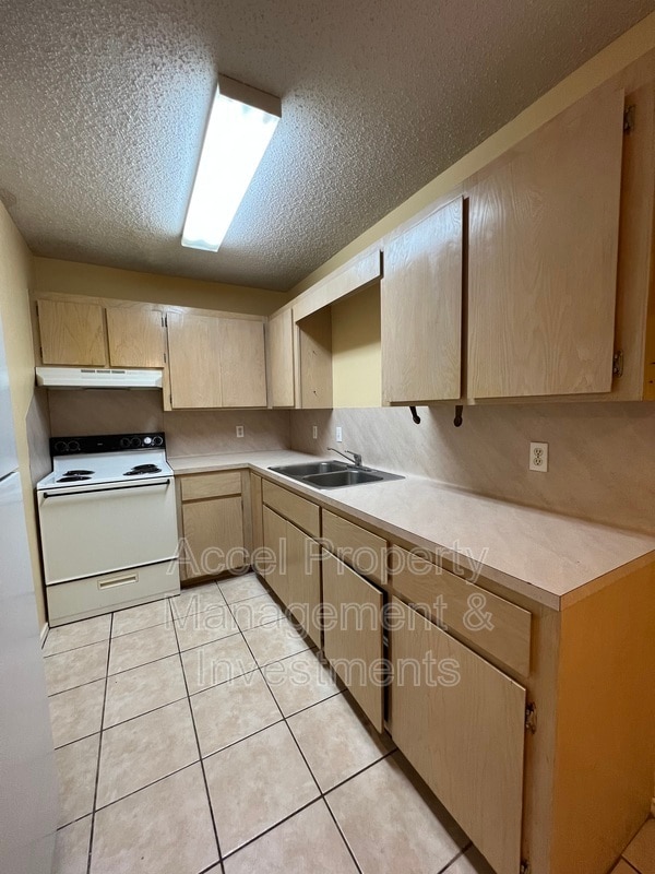 Photo - 1201 W Carmen Ave Unit #9