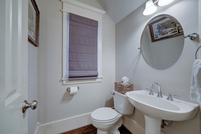 Photo - 1126 W 17th St