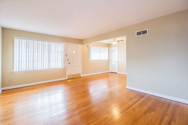 Photo - Lovely Large 3 Bedroom 1 1/2  Bath Ranch Style Home