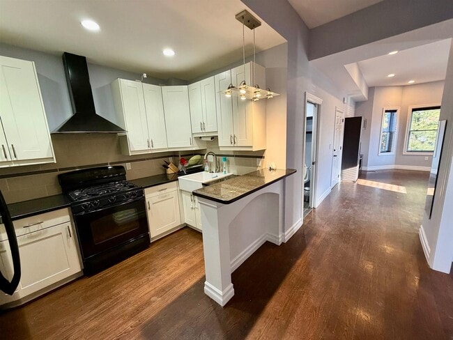 Photo - 8 Cross St E Unit #2