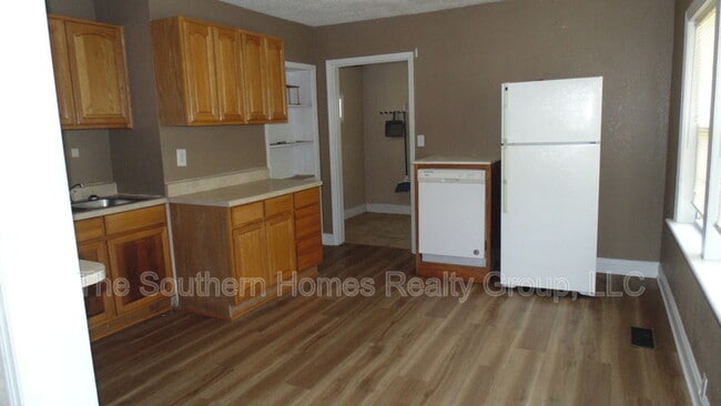 Photo - 706 Burn Rd