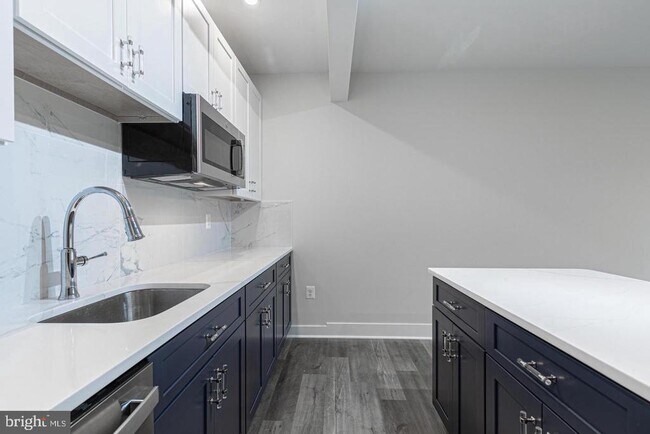 Photo - 941 Warlander Dr SW