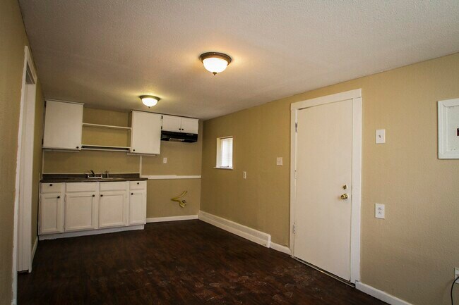 924 St James St Unidad 3