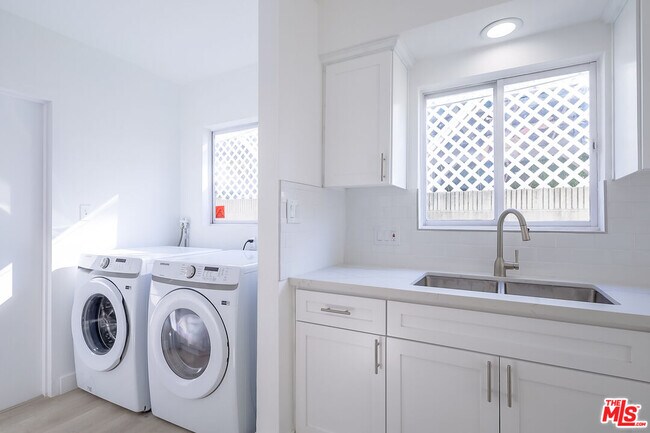 Photo - 823 S Detroit St Unidad 4