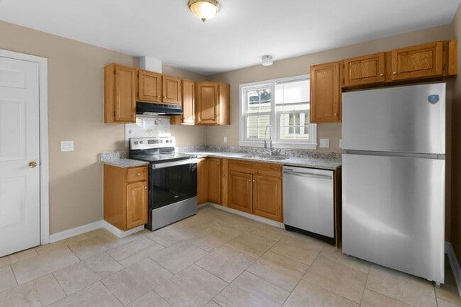 Photo - 3 Bed 1 Bath Home for Rent in Hampton!