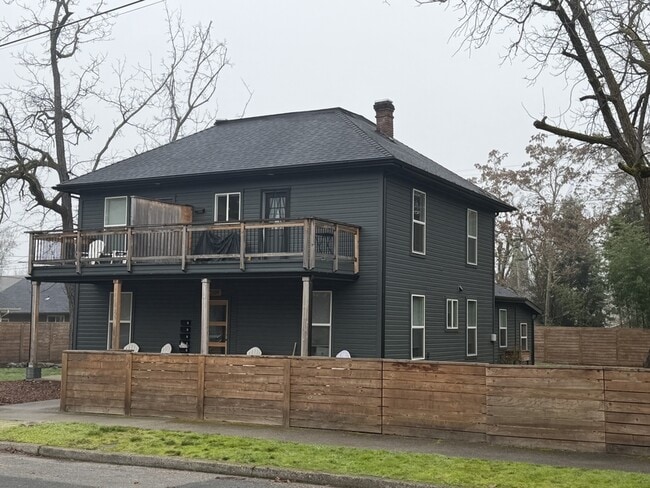 Photo - 509 NW C St Unit 3