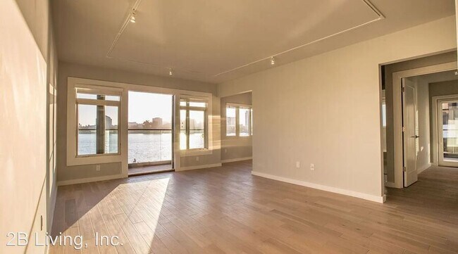 Building Photo - 1824 Lakeshore Ave Unit 07
