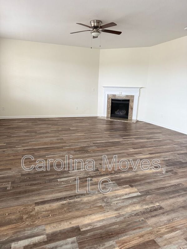 Photo - 223 Collingwood Ln