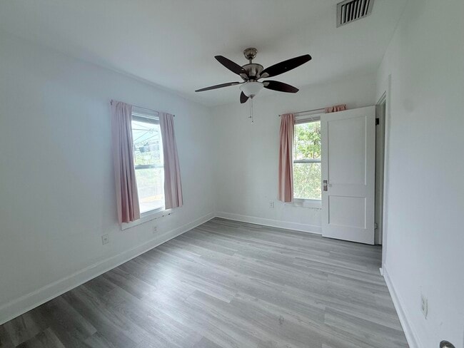 Photo - 411 Nathan Hale Rd