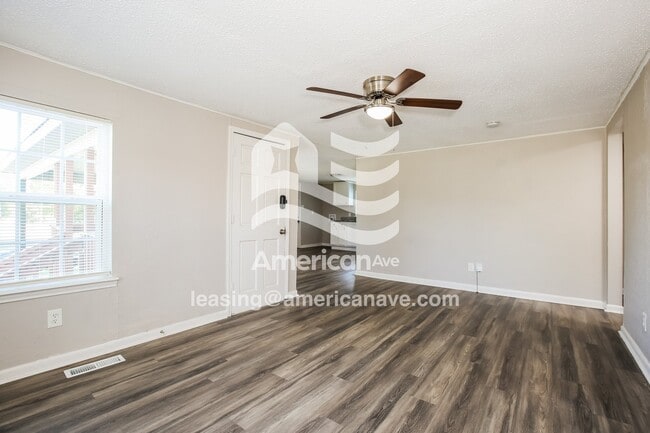 Photo - 2900 S Main St