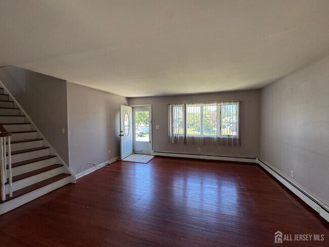 Photo - 6 Universal Ave Casa