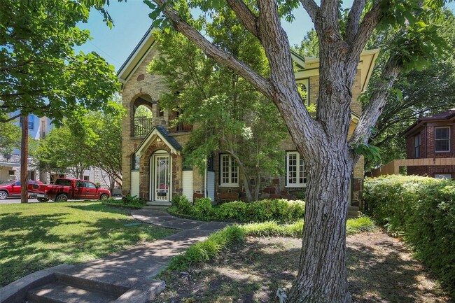 Photo - 6166 Oram St