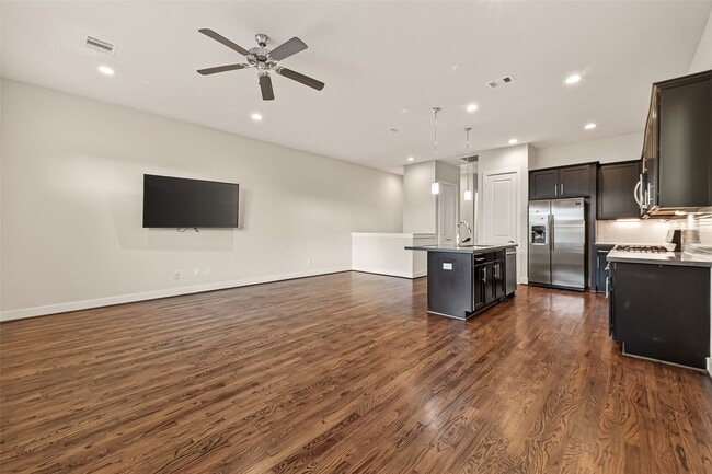 Building Photo - 3925 Tulane Oak Dr