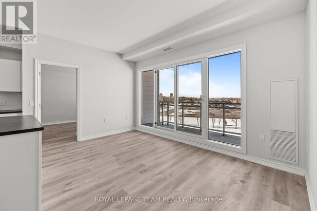 Photo - 397 Codd's Rd Unité 607