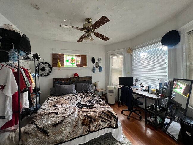 Photo - 102 W Adams St Unit B