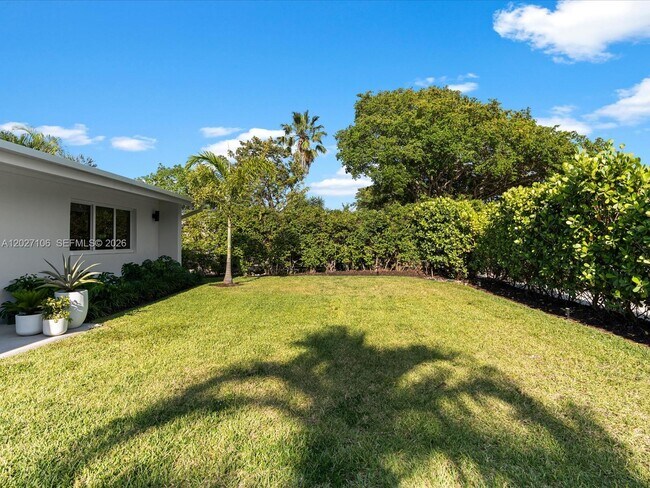 Photo - 1945 Alamanda Dr