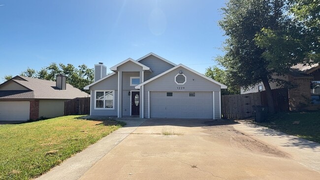 Building Photo - 3-bedroom 2-bathroom home