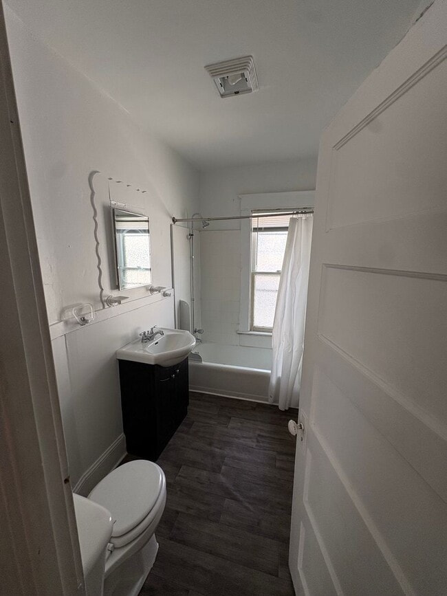 Photo - 1441 W Wood St Unit 2