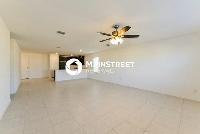 Photo - 3 Bedroom Pet-Friendly Home in Fort Worth, TX with Main Street Renewal