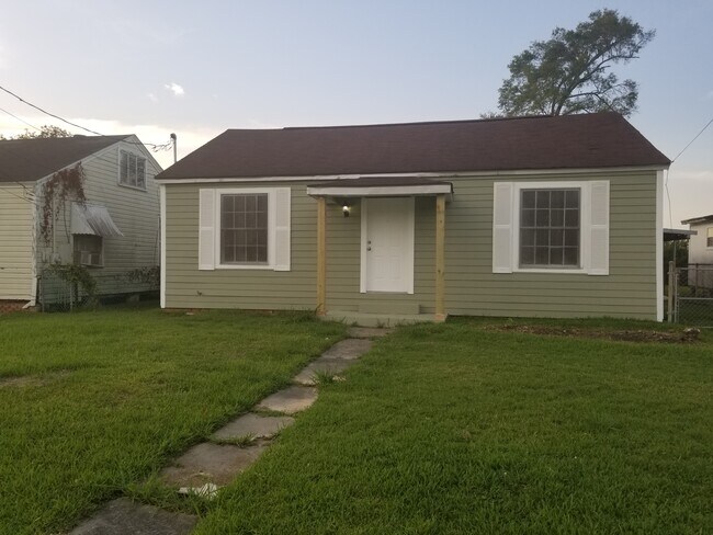 Photo - 1888 Delaware St